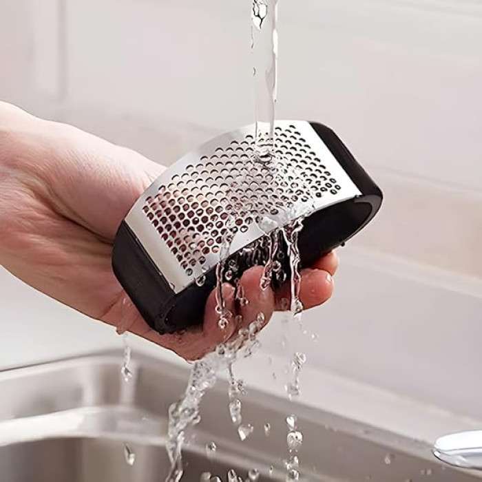 Arc Shaped Garlic Press Crusher With Comfortable Grip